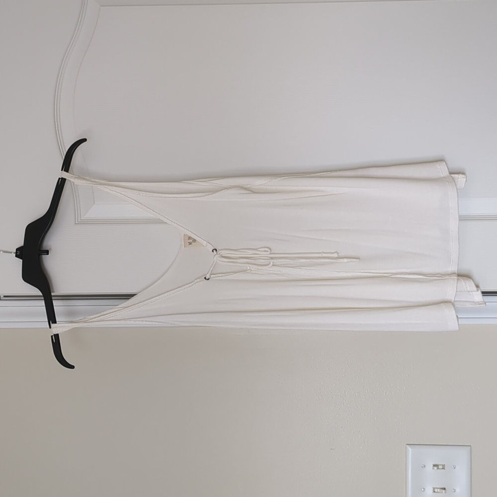 We The Free White Tank top With Tie Front Detail With Twist Straps Size Medium